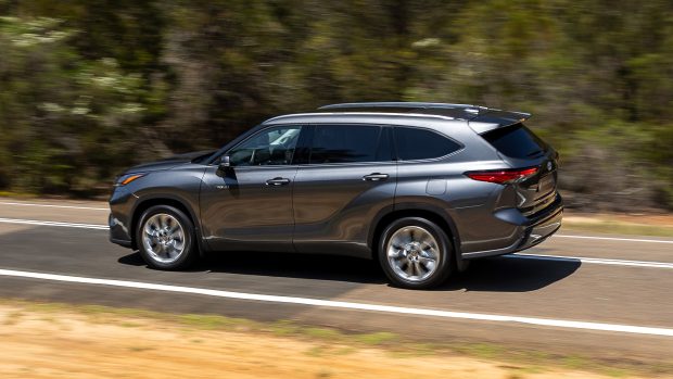 Toyota Kluger Grande 2026 beim Fahren