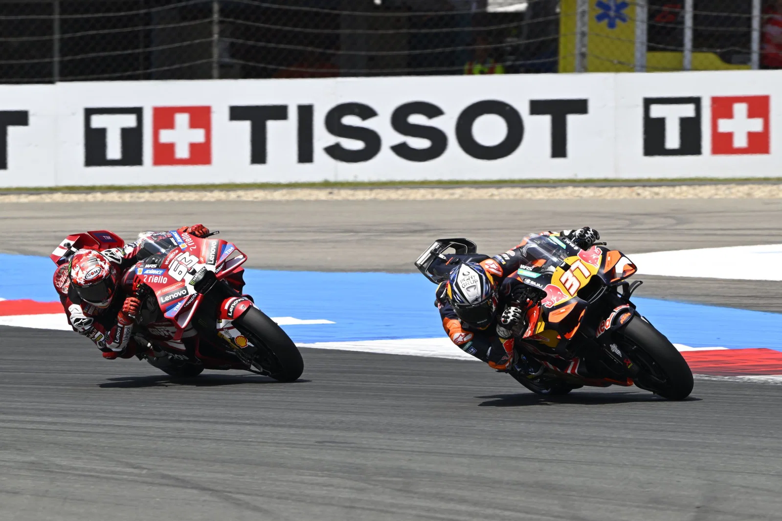 Pedro Acosta und Francesco Bagnaia fahren in Assen.