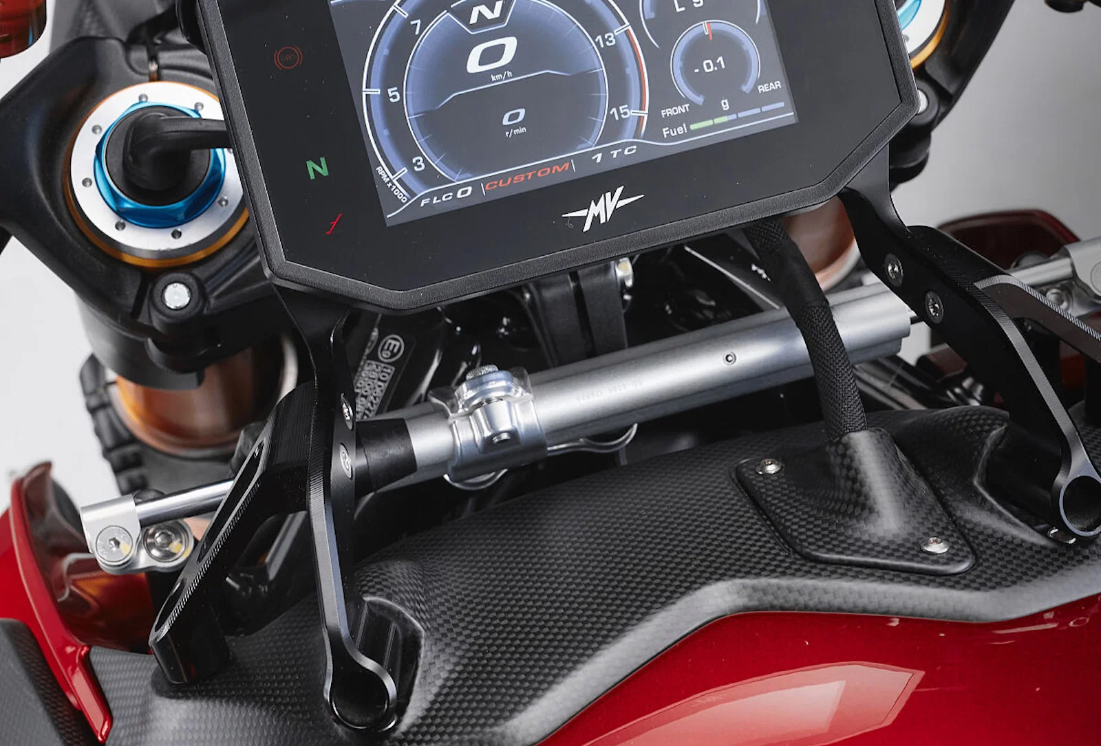 Eine CNC-gefräste TFT-Halterung an einer MV Agusta Brutale 1000 RR