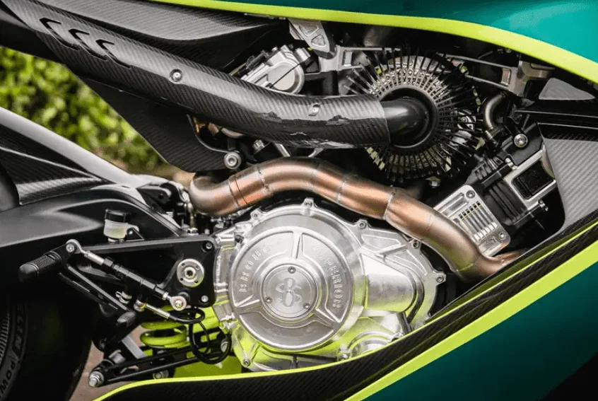 Kohlefaserteile am Aston Martin Brough Superior AMB 001 Pro. Bildnachweis: Iconic Auctioneers.