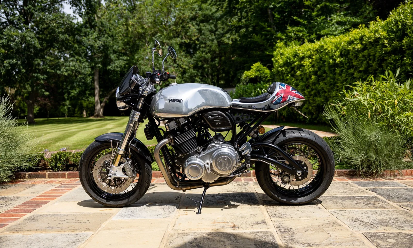 Seitenansicht des ehemaligen Hammond-Norton-Motorrads. Bildnachweis: Historics Auctioneers.