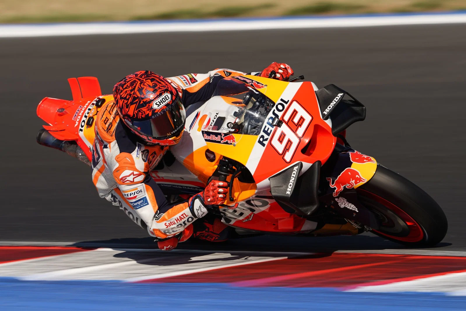 Marc Marquez fährt ein Honda MotoGP-Motorrad. Bildnachweis: Gold und Gans.