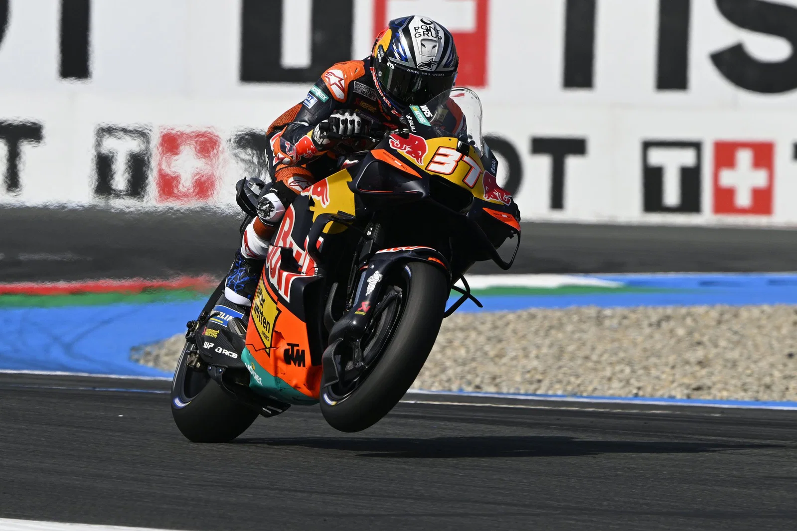 Pedro Acosta fährt die KTM RC16 in Assen. Bildnachweis: Gold und Gans.