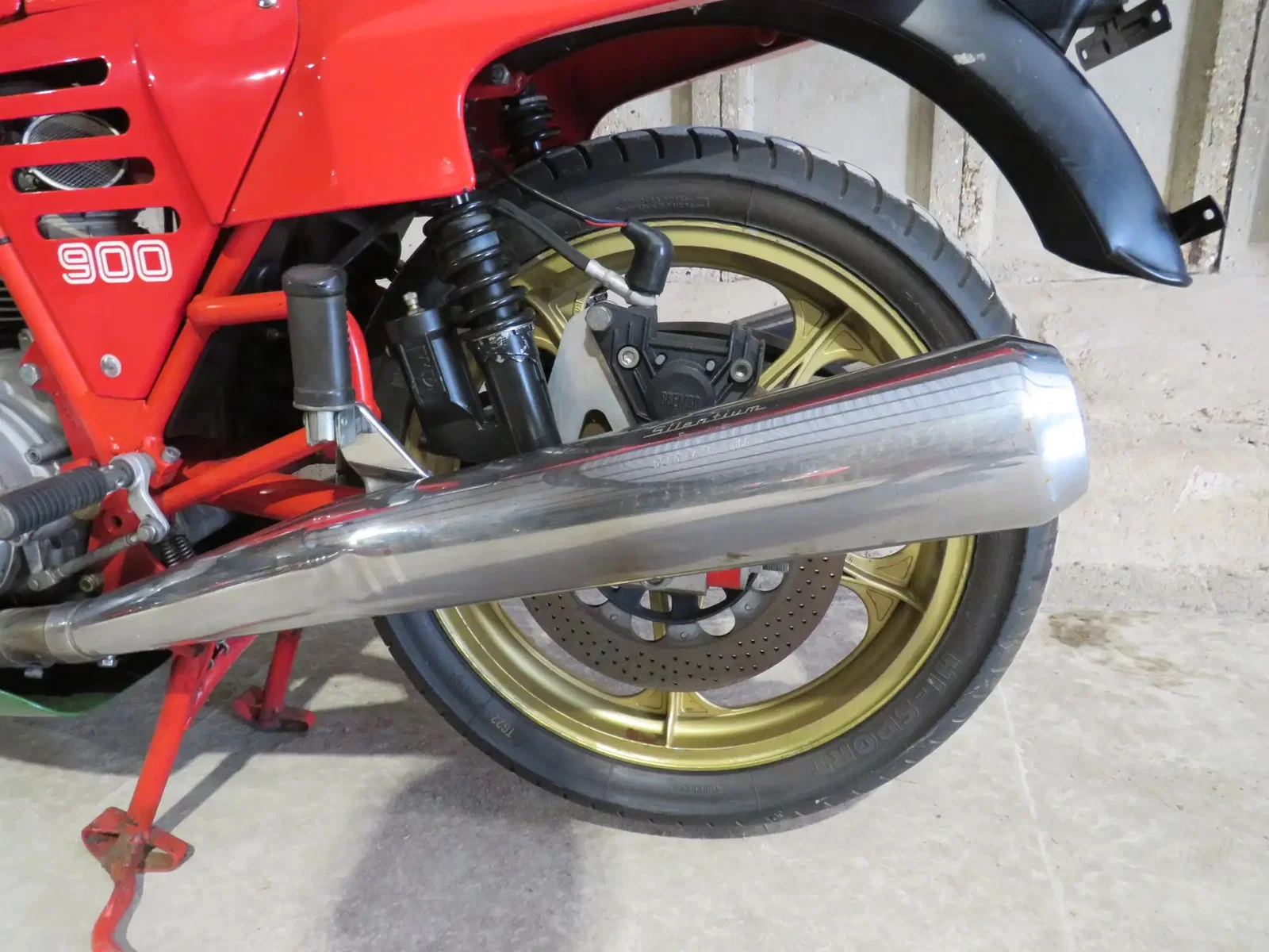 Eine Nachbildung von Ducati Mike Hailwood 