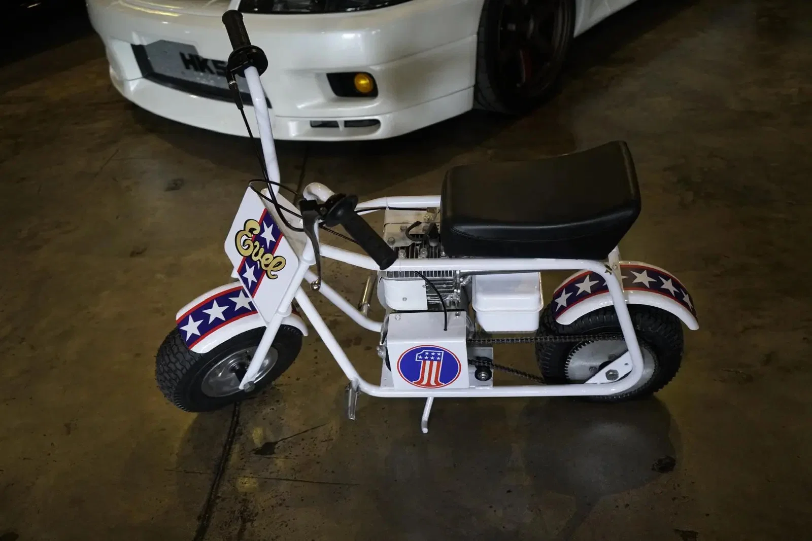 Ein Ruttman-Minibike mit Knievel-Lackierung
