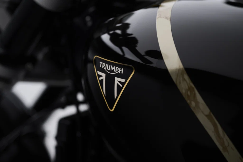 Triumph-Emblem auf der neuen Speed ​​Twin 1200 TFC.