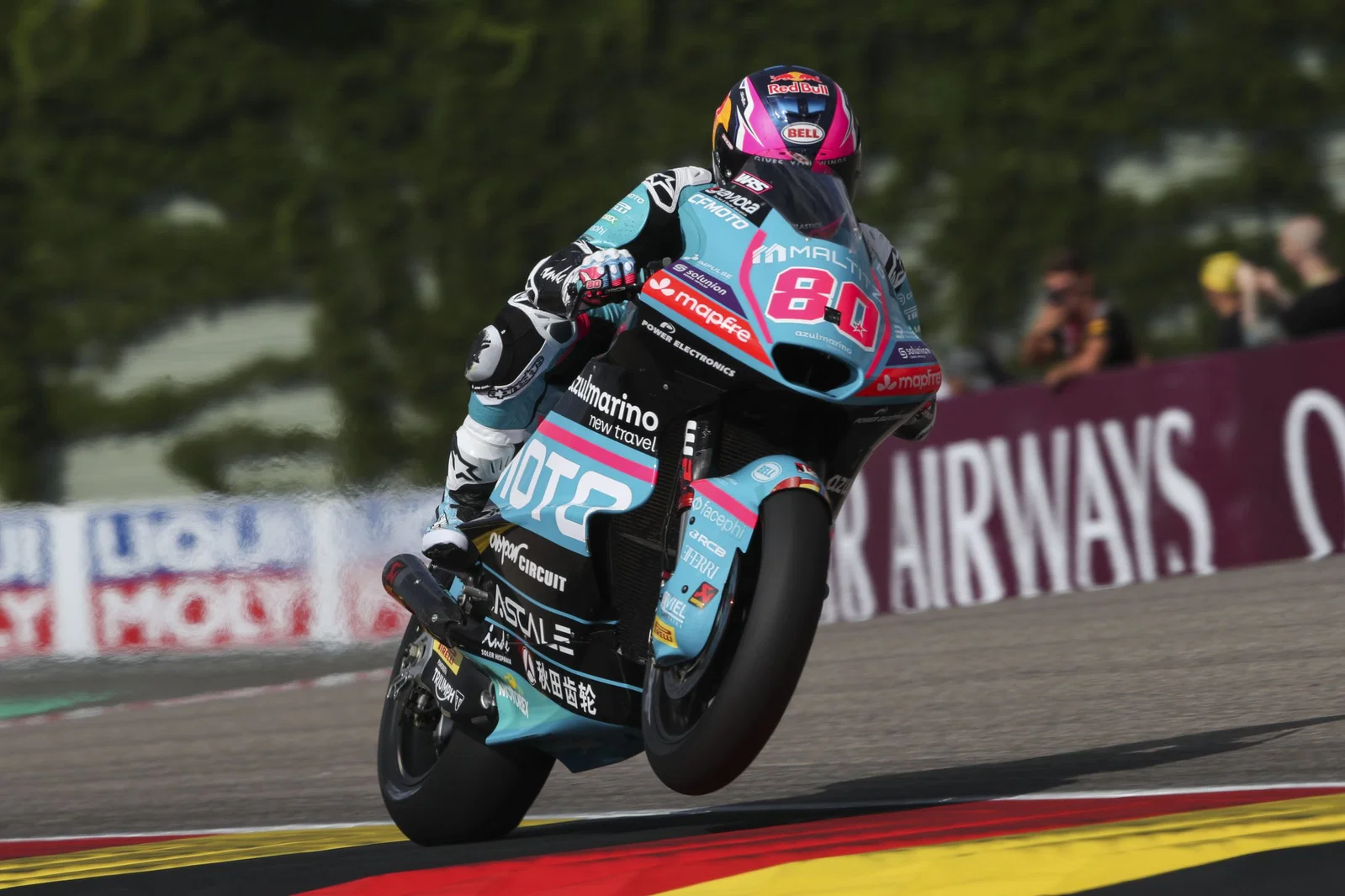 David Alonso fährt auf dem Sachsenring. Bildnachweis: Gold und Gans.