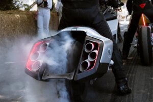 BMW K18 Vision gibt beim Goodwood Festival of Speed ​​sein Debüt in Großbritannien mit 130 Dezibel