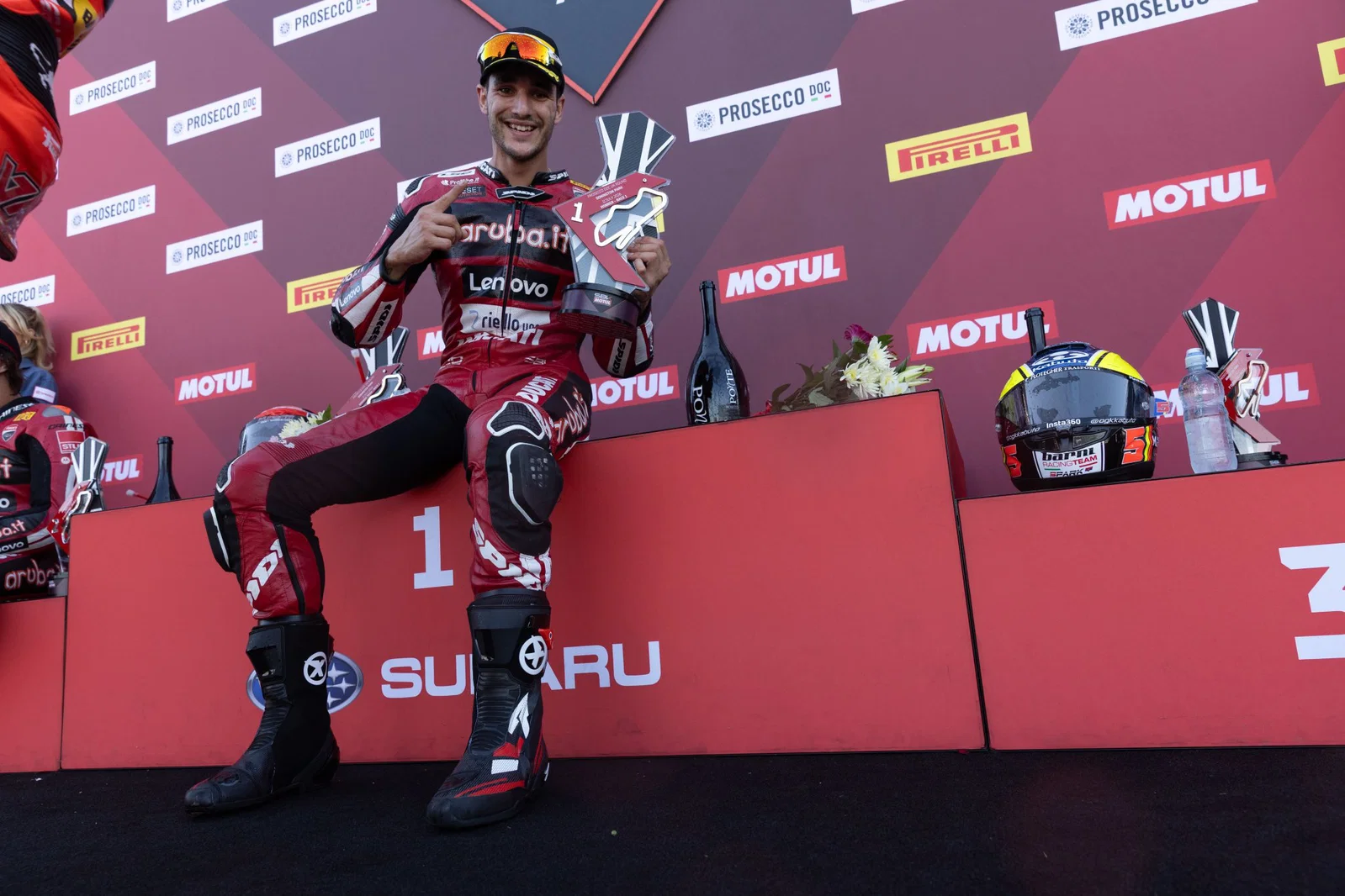 Iker Lecuona, nachdem er sein erstes WorldSBK-Rennen gewonnen hatte. Bildnachweis: Gold und Gans.