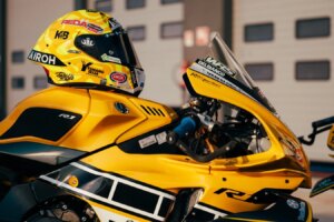 Das Superbike-Team stellt für das Nachtrennen eine spezielle, von Kenny Roberts inspirierte Yamaha R1 vor