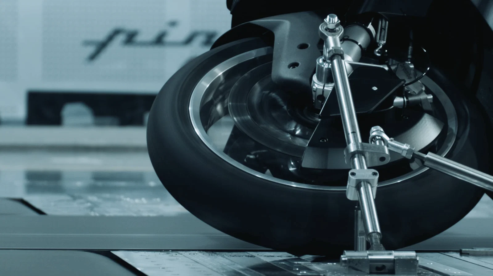 Der CFMoto V4 SR-RR im Windkanal von Pininfarina