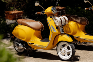 Neue limitierte Primavera 125 von Vespa x Gigi in Saint-Tropez vorgestellt