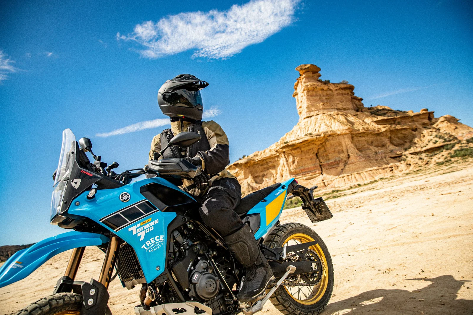 Der Shoei Hornet ADV 06 Adventure-Motorradhelm