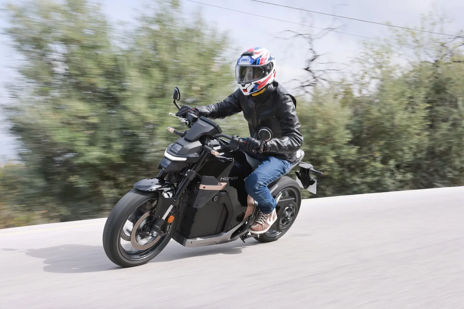 Honda WN7 unterwegs.