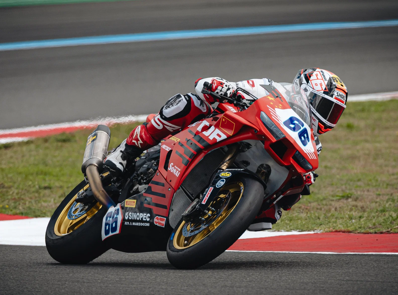 Nikki Tuuli auf dem neu homologierten Motorrad in Magny Cours