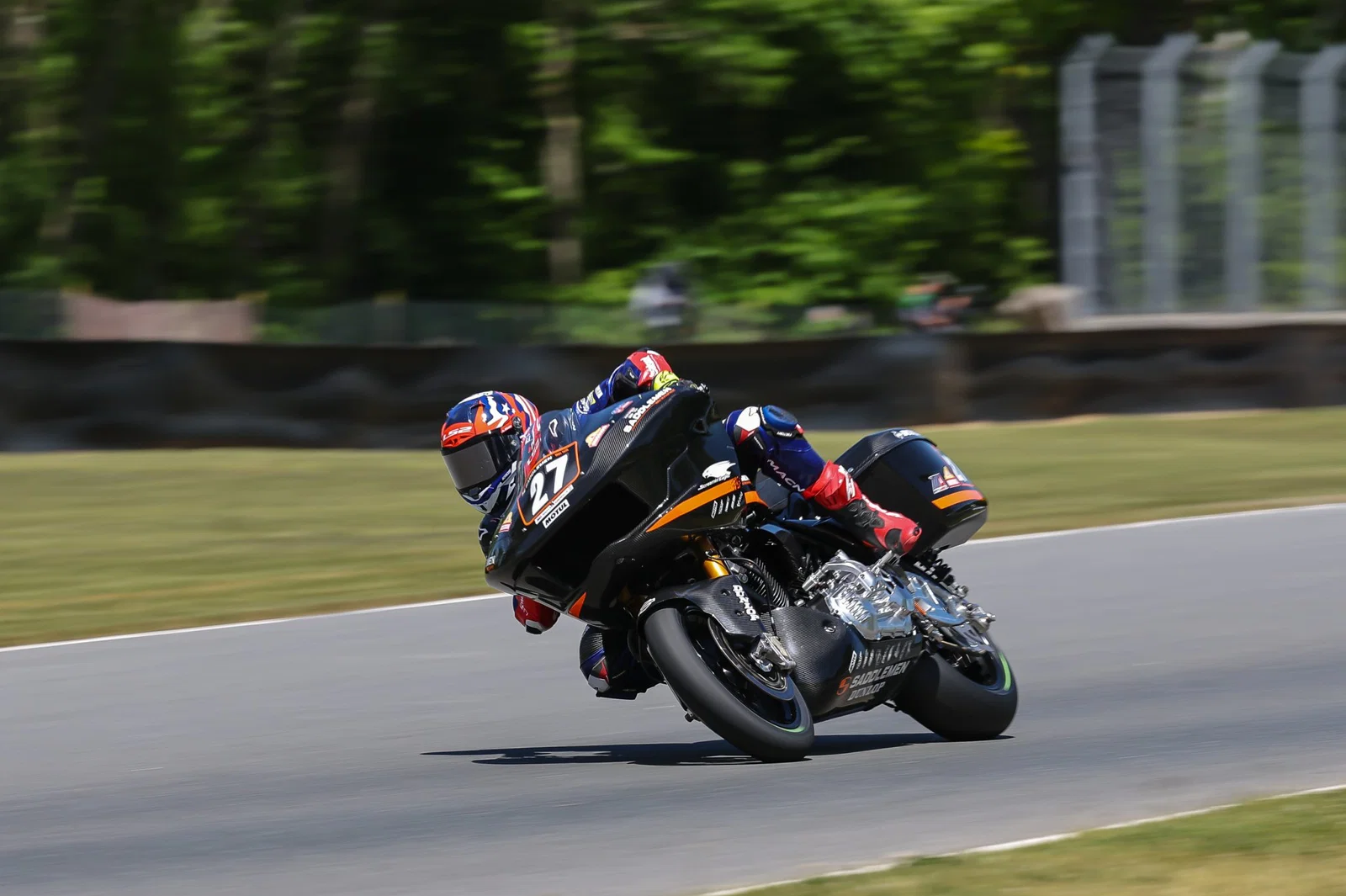 Max Toth fährt eine Bagger World Cup Harley-Davidson Road Glide