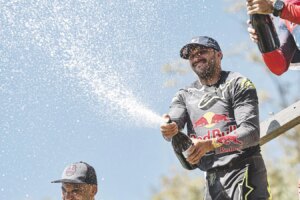 Sam Sunderland holt sich das Podium der Rumänen, während die Triumph Tiger 900 ihre Offroad-Qualitäten unter Beweis stellt