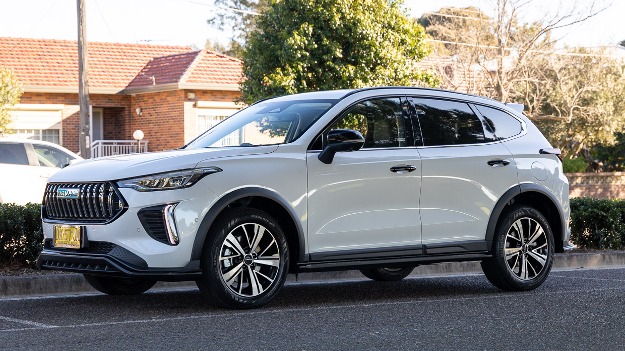 2024 Haval Jolion Hybrid Seitenwinkel in weißer Lackierung