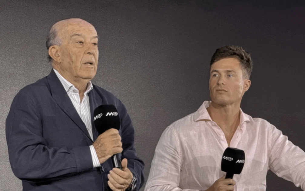 MotoGP-CEO Carmelo Ezpeleta und Barry Sheenes Sohn Freddie.