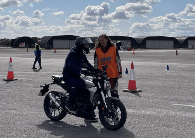 Ein junger Reiter beim Training. Bildnachweis: IAM RoadSmart/Facebook.