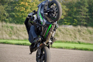 Der Stuntfahrer aus „Mission: Impossible“ von James Bond verrät, welches Kawasaki-Motorrad er am liebsten benutzt