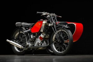 EX-Steve McQueen Scott Flying Squirrel Beiwagen-Outfit steht zum Verkauf
