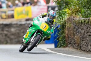 John McGuinness beendet das siebenjährige Warten auf den Sieg mit dem Sieg beim Classic TT Historic Senior