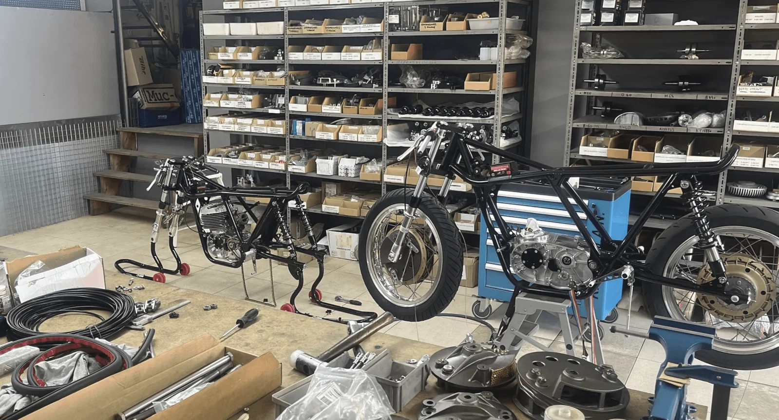 Zwei TSS350 im Bauprozess