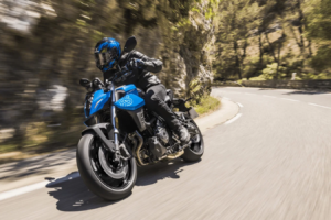 Der Autohändler in Bristol feiert sein 100-jähriges Jubiläum mit einem Suzuki GSX-8S-Geschenk