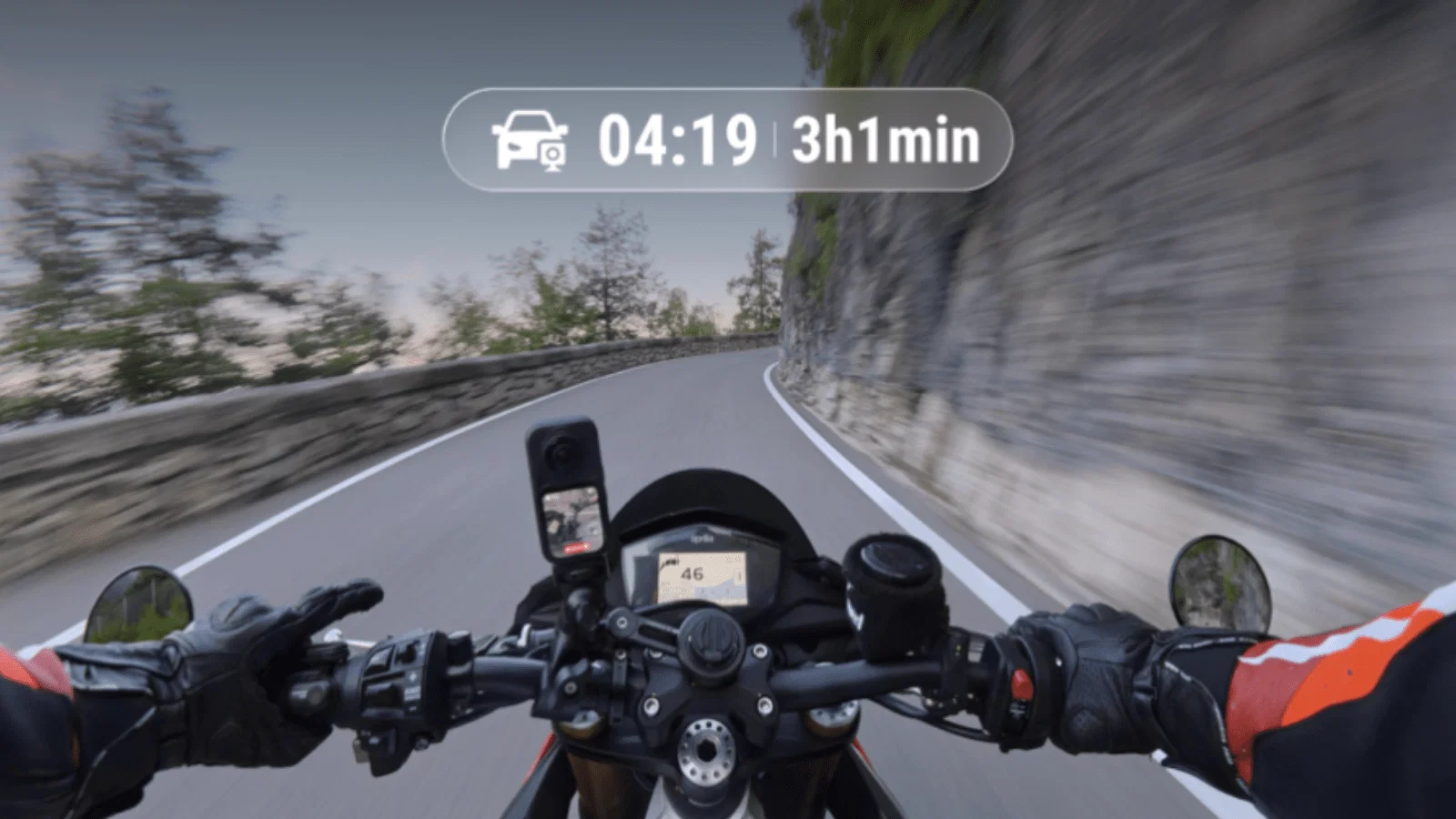 Die neue Insta360 X6 im Einsatz auf einem Motorrad. Bildnachweis: Insta360.