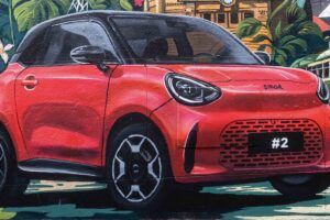 Smart Nr. 2 wird von der chinesischen Regulierungsbehörde entlarvt, als Wandgemälde in Melbourne den Produktionskonkurrenten Geely EX2, Picanto und 500 anspielt