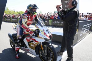 Die Stars der Isle of Man TT sagen, dass John McGuinness immer noch zu schnell ist, um ersetzt zu werden