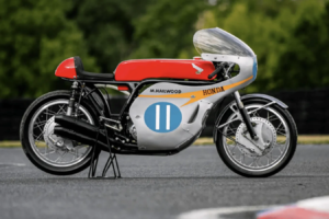 Ist diese restaurierte ehemalige Honda RC173 von Mike Hailwood Factory auf dem Weg, ein 1-Millionen-Pfund-Fahrrad zu werden?