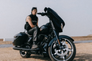 Der britische Musiker Yungblud erleidet bei einem Motorradunfall in Sturgis einen Beinbruch