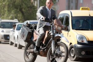Die Briten sagen, Skyfall habe die beste Motorradfilmszene des 21. Jahrhunderts, aber haben sie das richtig verstanden?