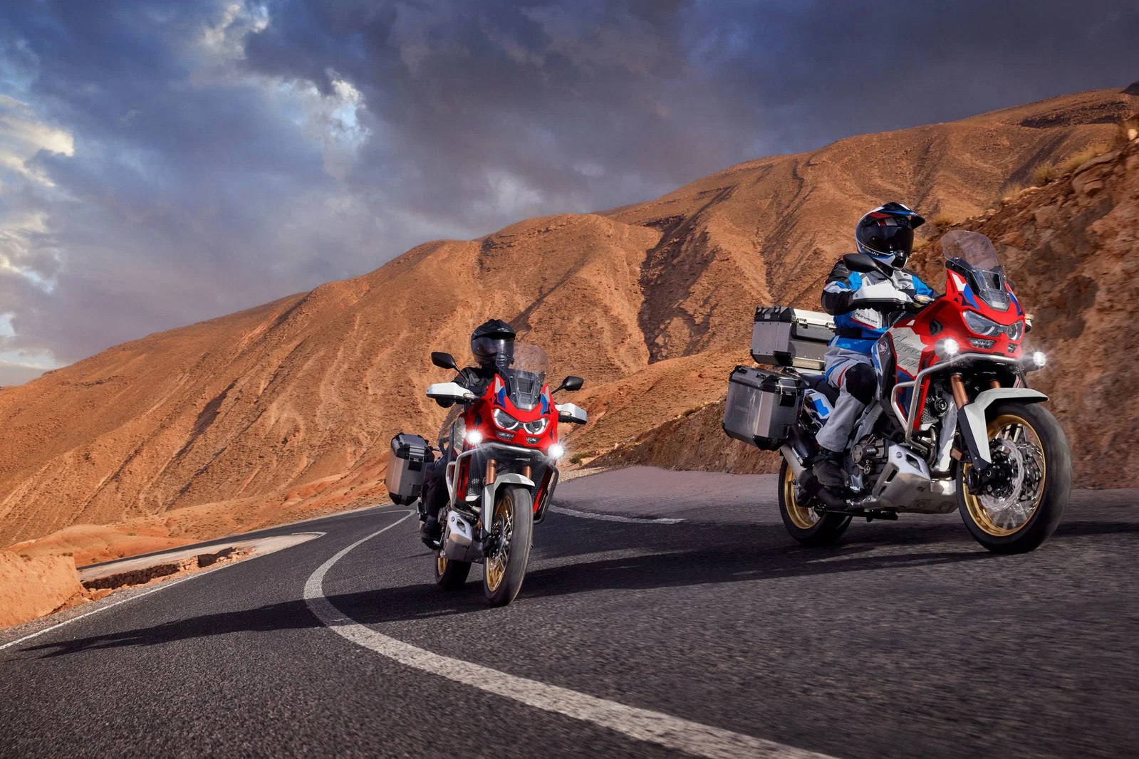 Honda CRF1100L Africa Twin Motorräder auf der Straße