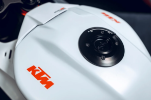 KTM stellt zwei vom MotoGP-Programm beeinflusste Supersportmodelle vor