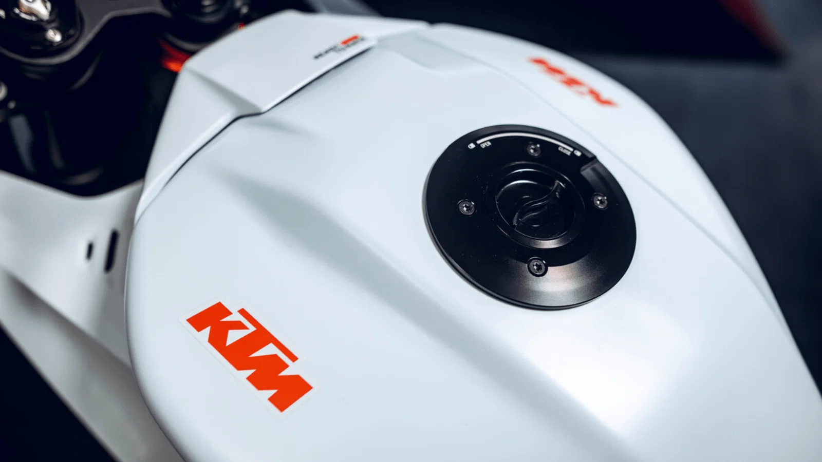 2026 KTM 990 RC R Track fuel tank.