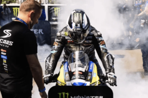 Michael Dunlop enthüllt Pläne, die Isle of Man TT-Motorräder 2027 früher in den Handel zu bringen