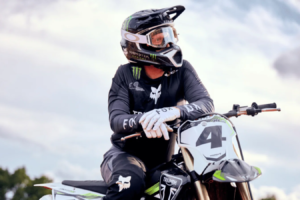 Triumph kündigt neues Offroad-Event „Ride With Legends“ mit Ricky Carmichael an