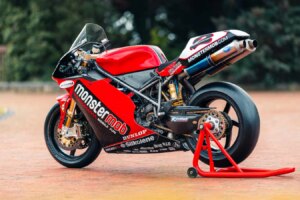 Steve Hislops siegreiche Ducati 998RS zum Verkauf für 180.000 £