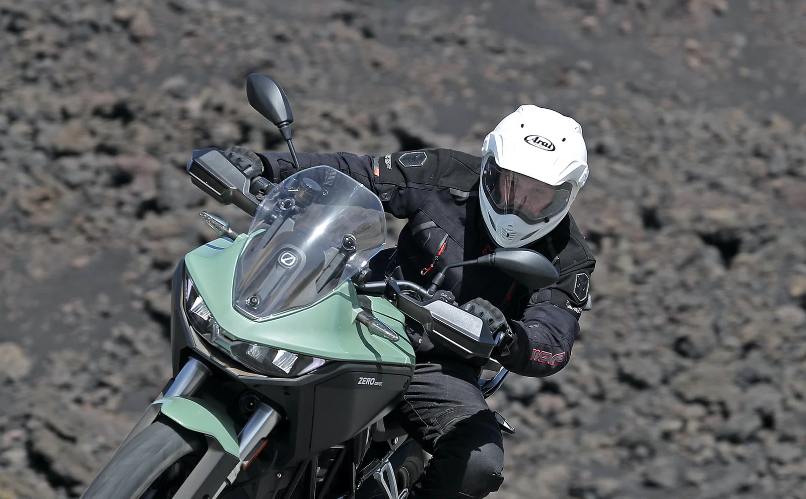 Testbericht zum Arai Tour X4 Motorradhelm