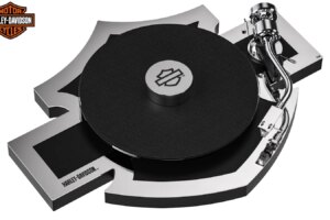 Harley-Davidson und Pro-Ject entwickeln Plattenspieler und Plattenspieler von Bar & Shield