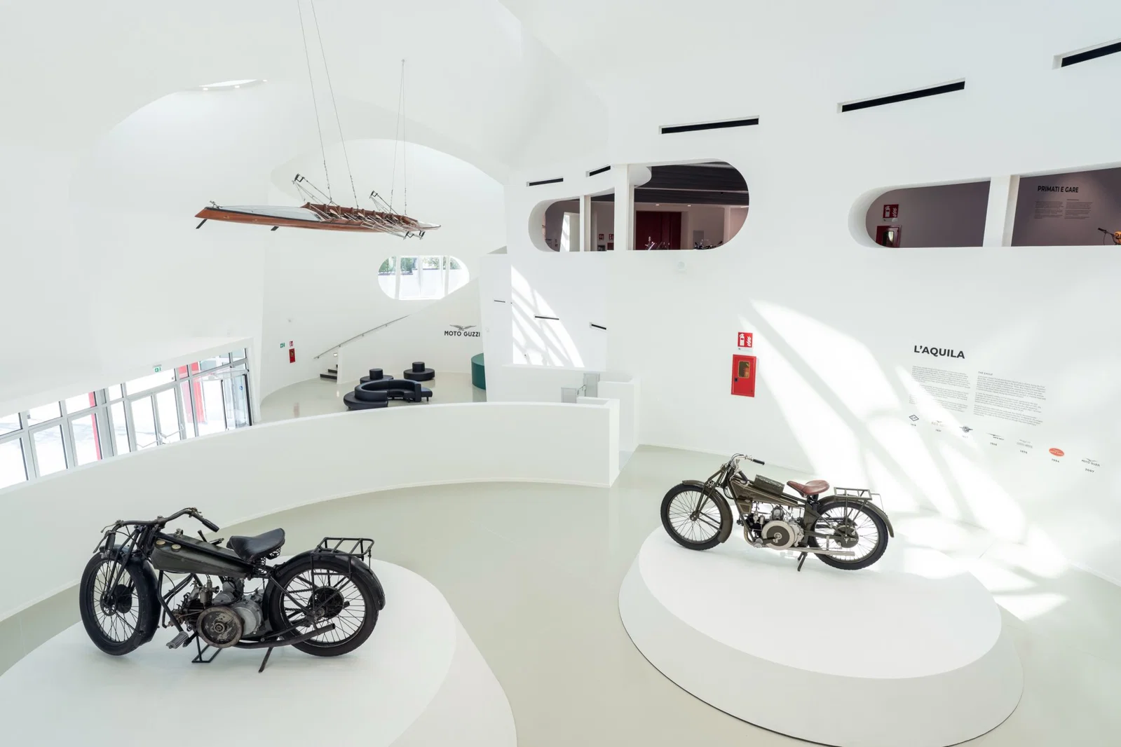 Einige Motorräder sind im neuen Moto Guzzi Museum ausgestellt