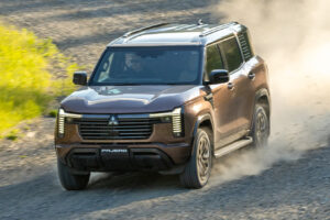 Mitsubishi Pajero vs. Toyota Prado vs. Ford Everest: Spezifikationskampf!