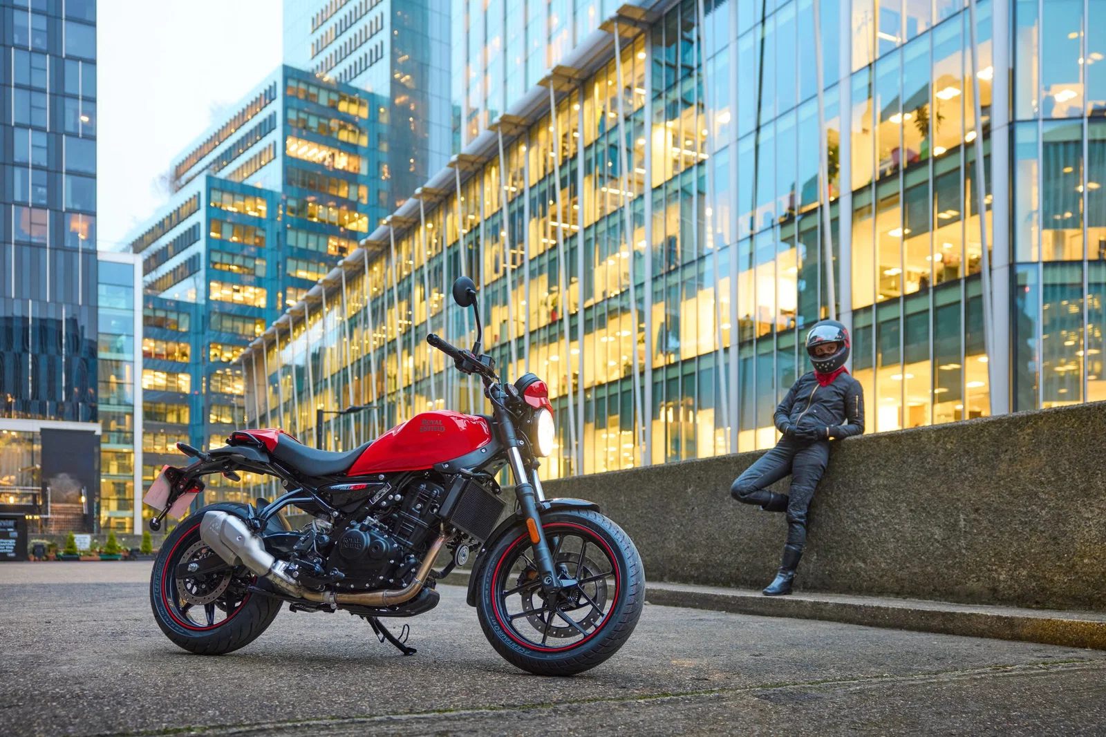 Die neue Royal Enfield Guerrilla 450 Apex.