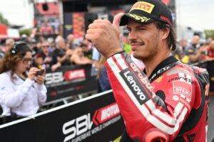 Nicolo Bulega kommt der MotoGP einen Schritt näher, nachdem der Ausstieg aus der WorldSBK bestätigt wurde