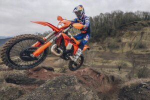 KTM startet neue Testfahrtkampagne mit der kompletten Enduro-Reihe 2027