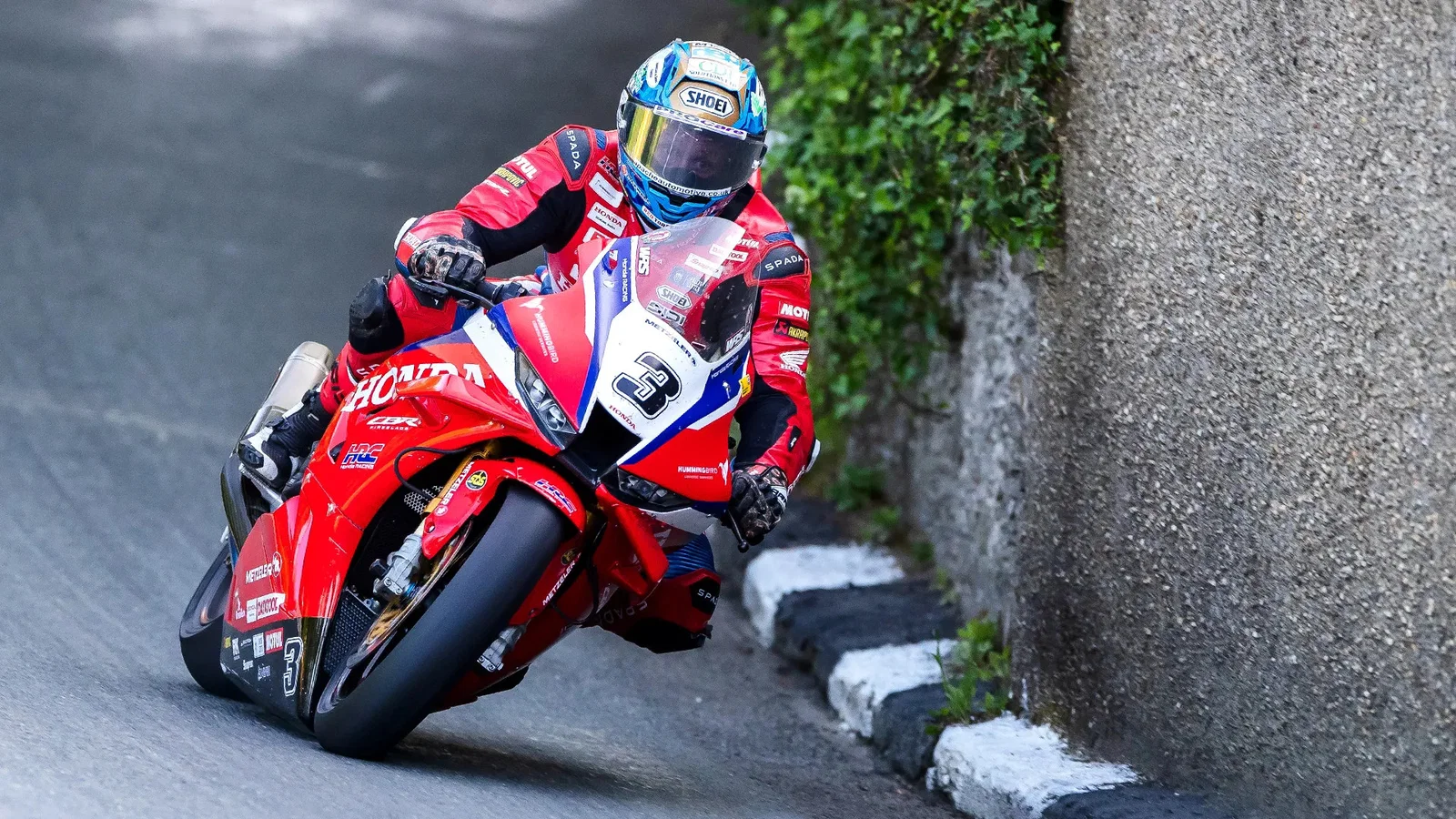 Dean Harrison fährt beim TT. Bildnachweis: Isle of Man TT.