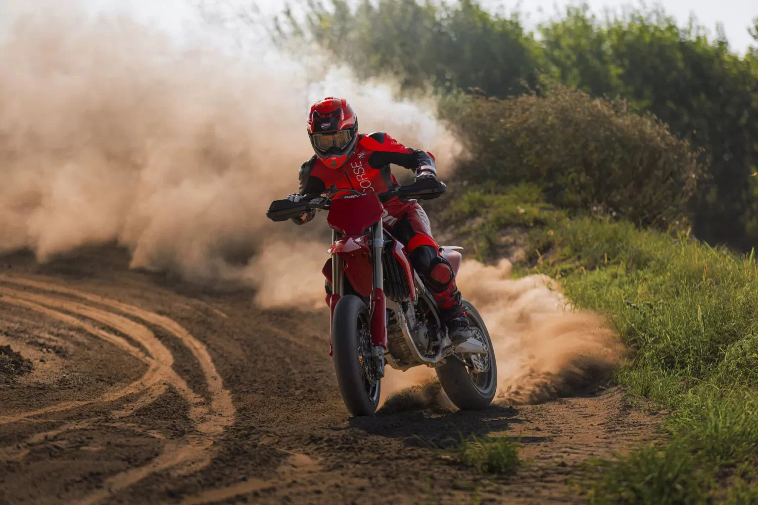 Ducati Desmo450 SM im Gelände.